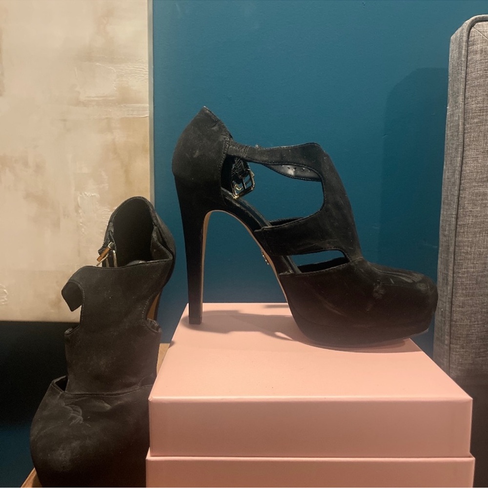 Rock & Republic Black Strappy Heels